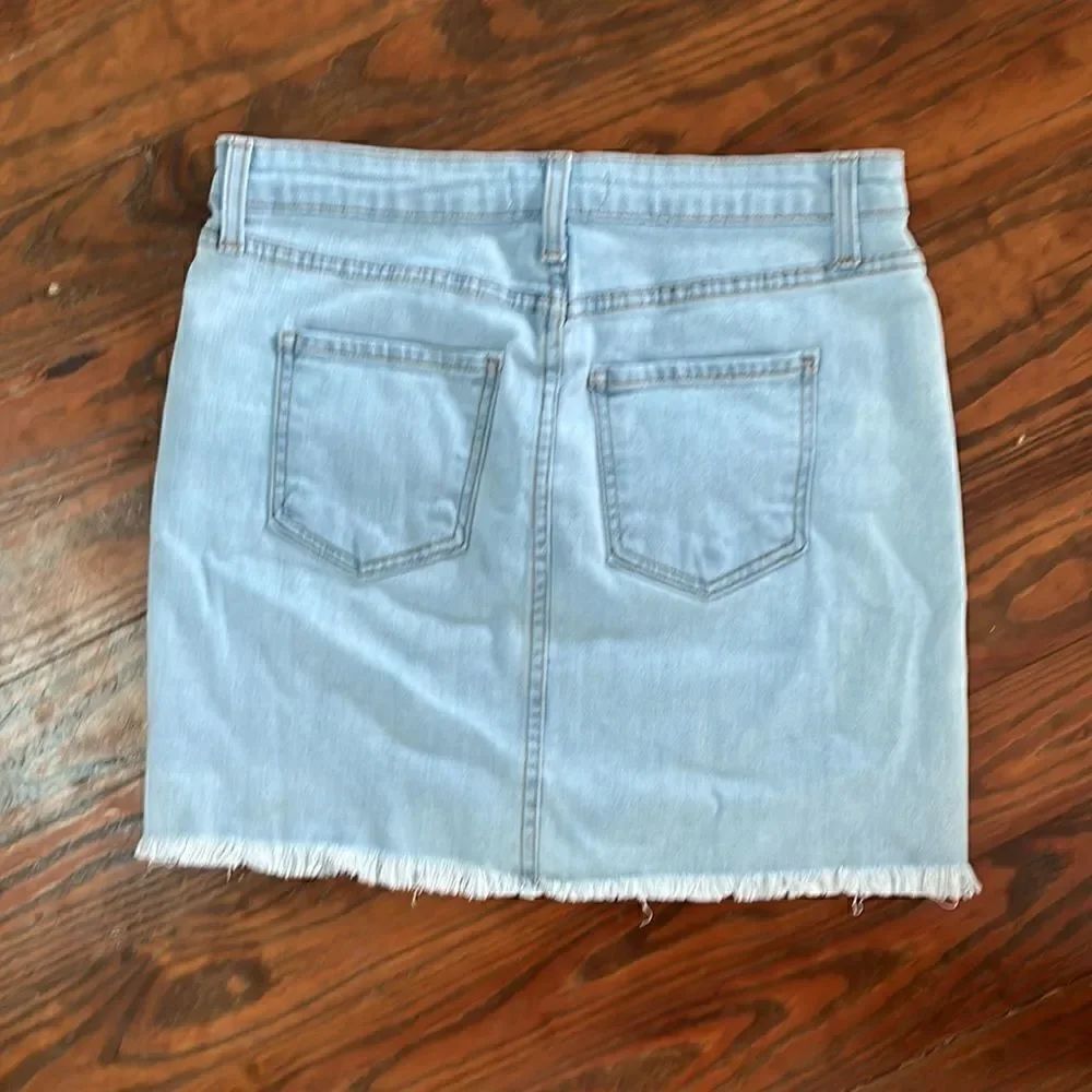 O2 Denim stretch faded mini skirt. Size M - Picture 3 of 3